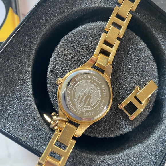 Disney Mickey Mouse Watch - Picture 5 of 5